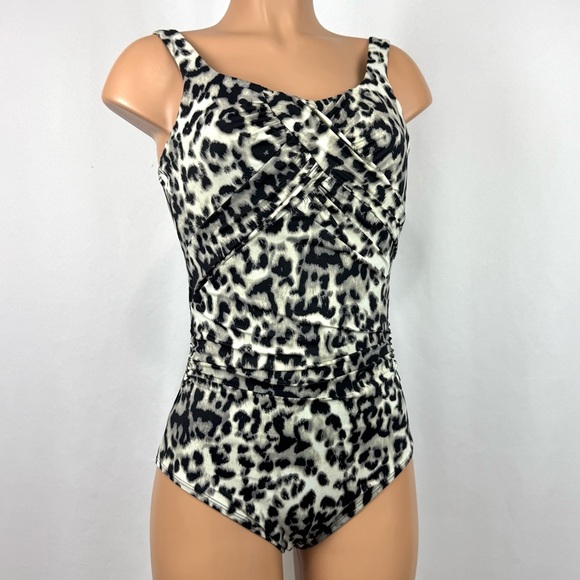Lands End Women’s 8L Tan Black Cheetah Print One Piece Swimsuit Slimming w/ Bra - Picture 1 of 12